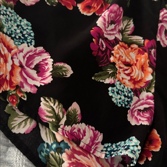 Floral Women's Casual Shorts - Picture 2 of 4